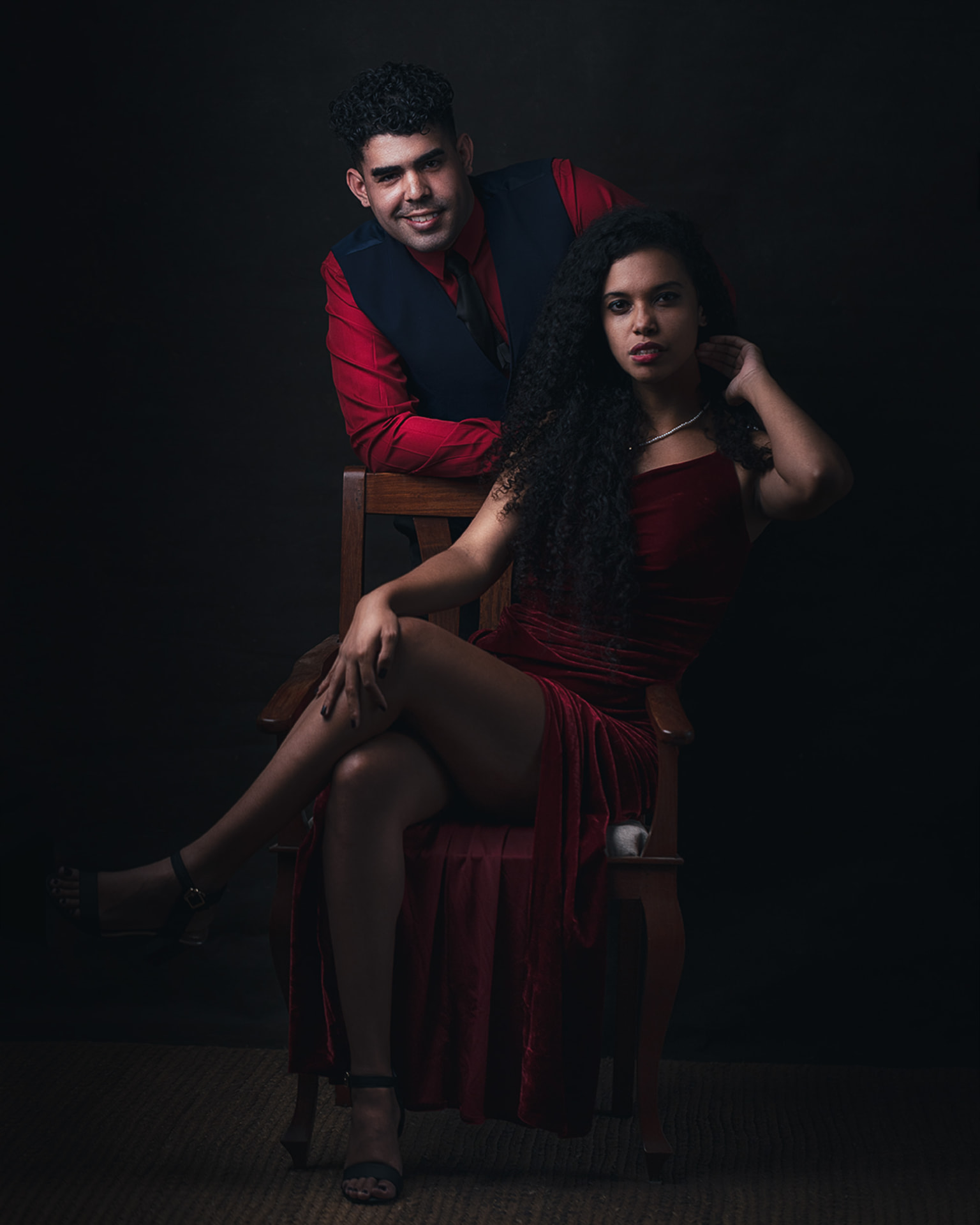 Qband Royal duo portrait, Cuban live music duo based in the UAE